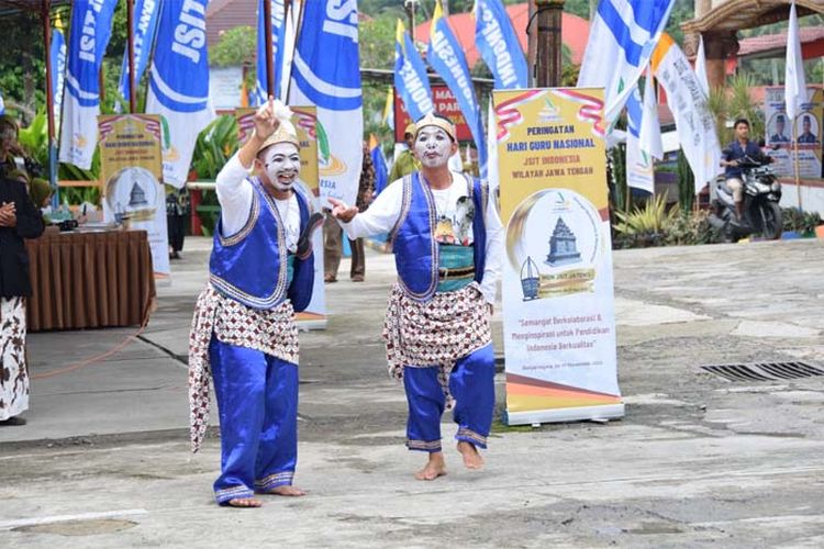 Perayaan Hari Guru Nasional JSIT Jawa Tengah: Semar Gareng dan Musik Tek-tek Sambut Peserta