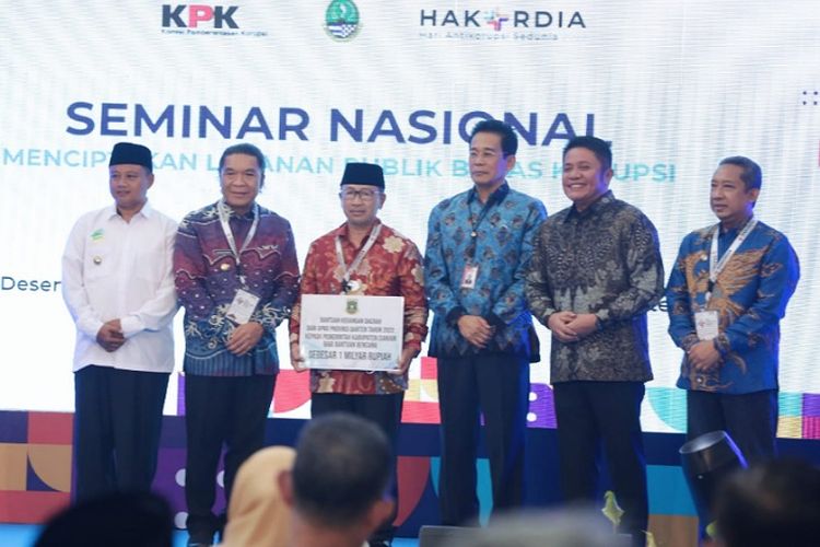 Pj Gubernur Banten Serahkan Bantuan Gempa Cianjur Rp1 Miliar, Bersumber dari BKK