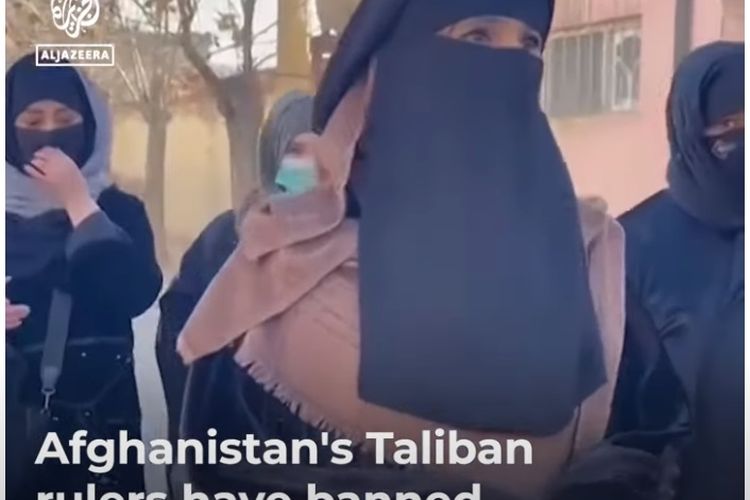 Dikecamnya Peraturan Taliban yang Melarang Perempuan Afghanistan Mengenyam Bangku Kuliah