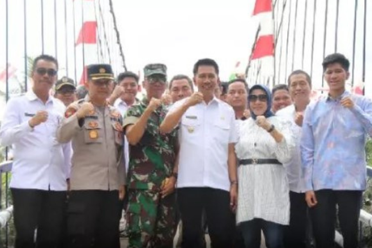 Bupati di Kalteng Bangun Jembatan Gantung Pakai Dana Pribadi Rp7 Miliar