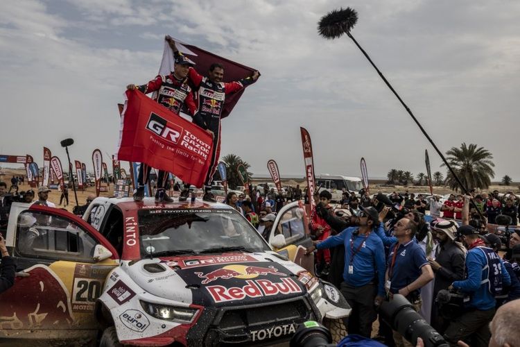 Nasser Al-Attiyah dan Mathieu Baumel dari Toyota Gazoo Racing Berhasil Pertahankan Gelar di Reli Dakar 2023