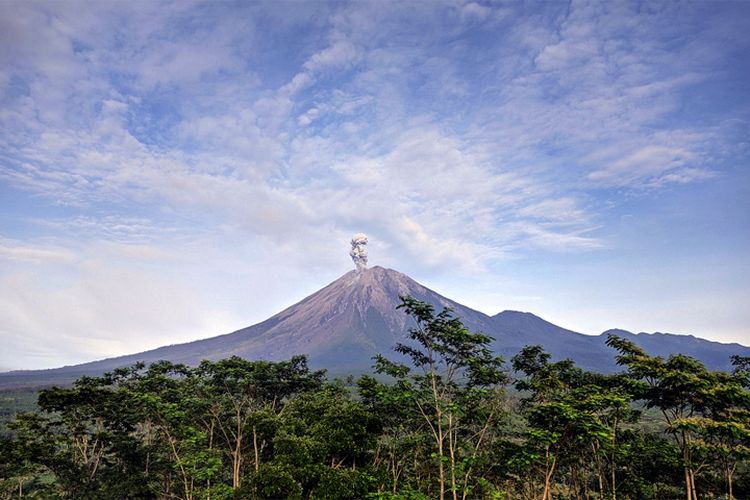 Gunung Semeru Erupsi, Tinggi Kolom Letusan 1.000 Meter - Baliwara