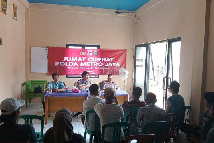 Polsek Bekasi Utara Gelar 'Jumat Curhat' di Sekretariat RW 01 Harapan Jaya