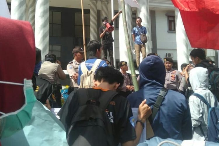 Pemuda dan Mahasiswa Tolak Raperda SOTK Baru: Ganti Pj Gubernur Banten yang Sudah Membuat Kegaduhan!