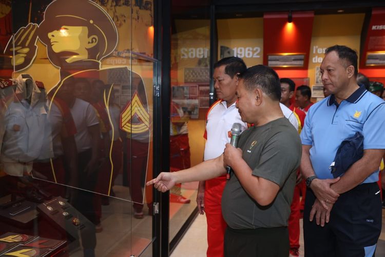 Dampingi Panglima TNI, Kasad Jelaskan Isi Koleksi Museum Taruna Abdul Djalil Akmil Magelang