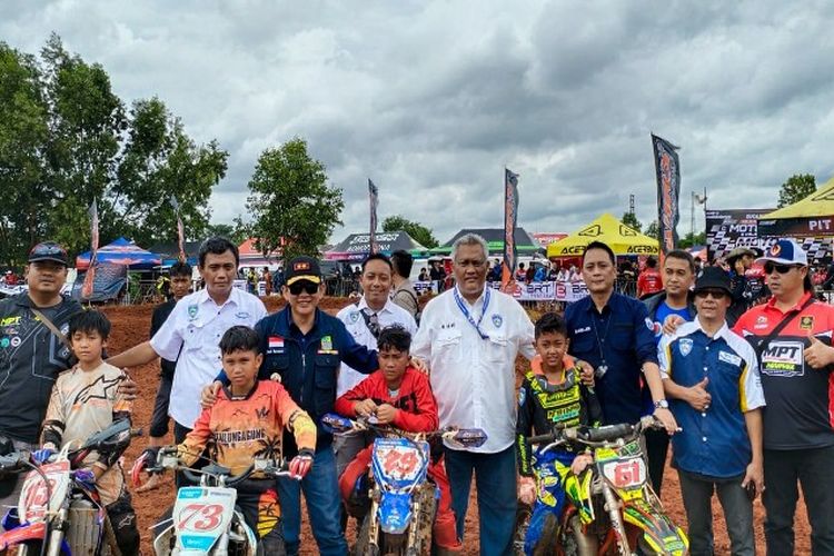 Buka Grand Final Kejurnas Motocross Moto-X, Dani Ramdan Bangga Digelar di Kab Bekasi