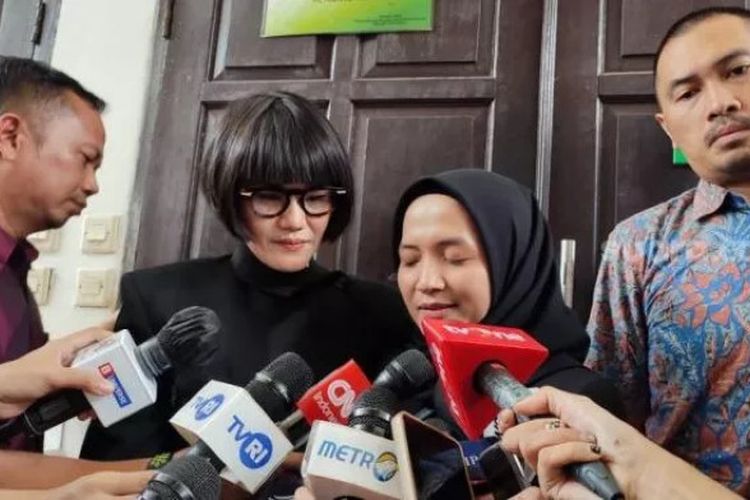 Berderai Air Mata, Istri Arif Rahman Arifin sebut Ferdy Sambo Telah Menghancurkan Keluarganya