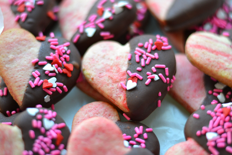 Begini Cara Membuat Sprinkle Dipped Chocolate Hearts dengan Menggunakan Bahan Simpel untuk Hari Valentine