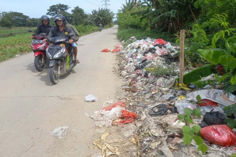 Sampah Berserakan di Pinggir Jalan CBL Bikin Kesal Kades Sekamekar, Ini Katanya