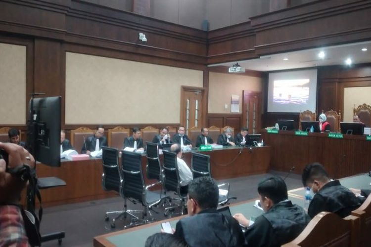 Amar Tuntutan terhadap Para Terdakwa dalam Perkara PT Duta Palma Group