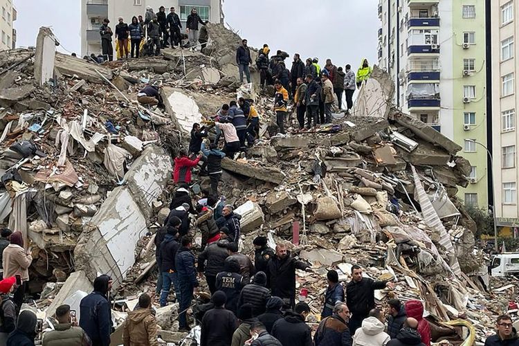 Update! Gempa Turki Tewaskan 3.800 Orang, Seluruh Sekolah dan Fasilitas Medis Hancur