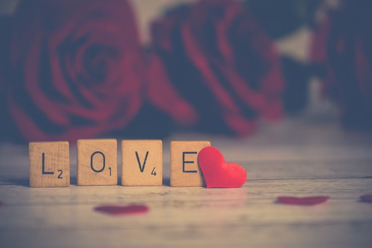 Puisi Tema Kasih Sayang, Secuil Kertas Romantis Hadiah Valentine