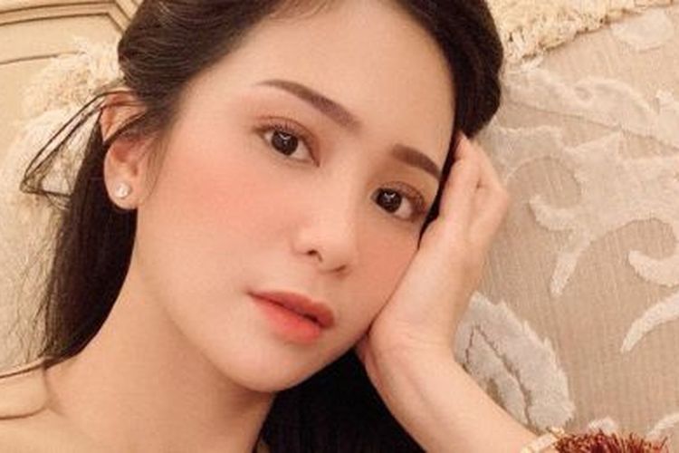 Bunga Zainal Diserang Balik, Fans Sebut Sang Artis Pernah Tolak Foto Bareng