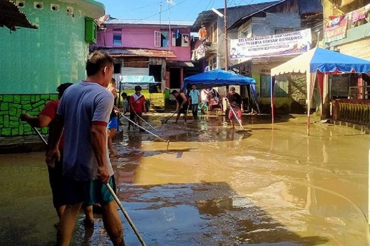 Sungai Deli Meluap, Kampung Aur Medan Terendam Banjir Di Hari Pertama ...