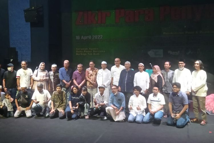 Zikir Para Penyair Teater Tonggak, Ajak Seniman Bangkit dan Berbagi Mengokohkan Persatuan