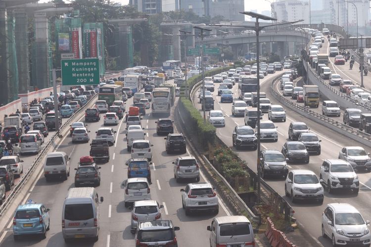 28 Gerbang Tol Ikut Terkena Imbas Perluasan Ganjil Genap - Jawa Pos