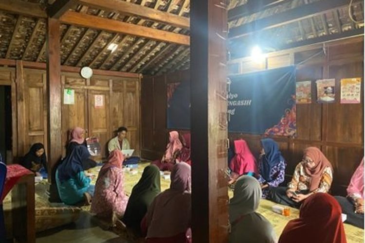 Kasus DB Melonjak, Tim KKN-PPM UGM Secang Gencarkan PSN