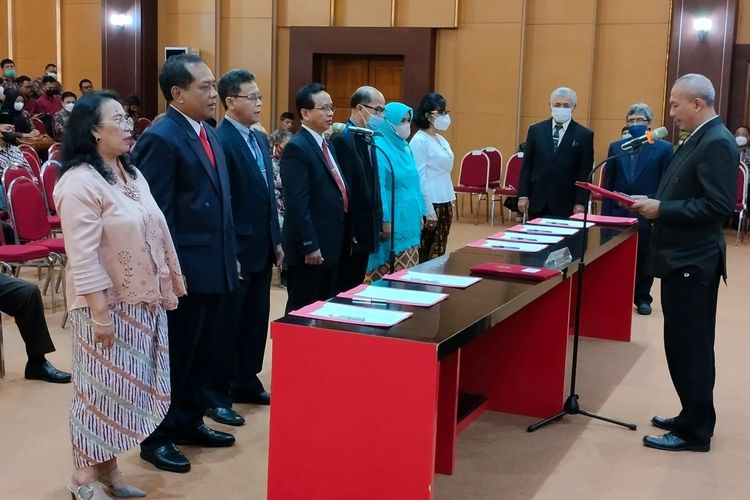 Warek dan Dekan UJB Masa Bakti 2023-2028 Dilantik, Kedepankan Semangat Pengabdian