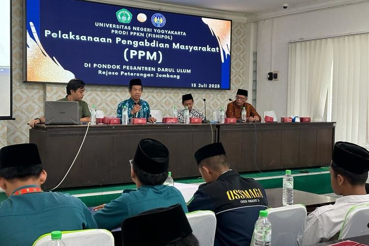 Dosen Prodi PPKn UNY Beri Penguatan Wawasan Kebangsaan di Ponpes Darul Ulum Jombang