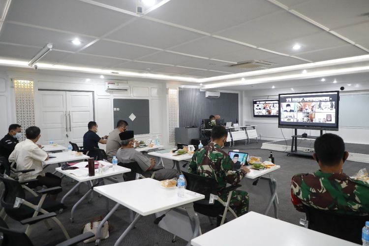 Polisi, TNI dan Satgas Diminta Razia ke Mal dan Restoran