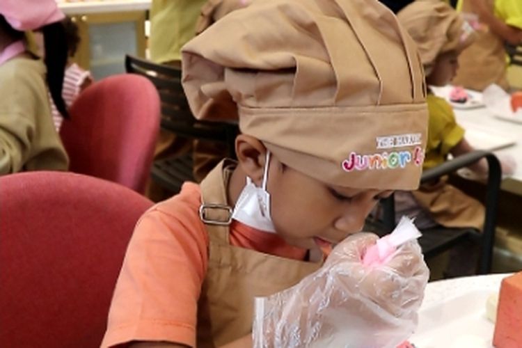 Komunitas Happy Family Ajak Anak-anak Belajar Dekorasi Kue di The Harvest Bogor