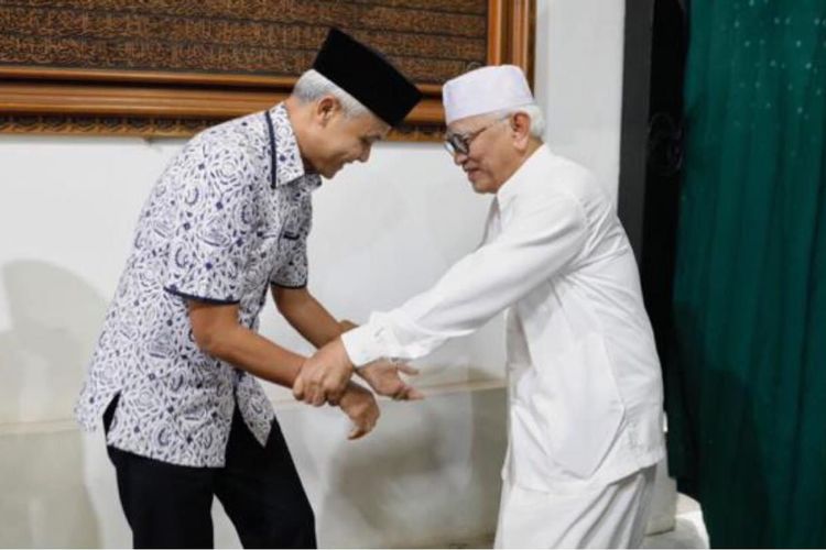 Menurut Pandangan Gus Mus, Ganjar Pranowo Pemimpin Cepat Tanggap   dalam hal Banjir Rob