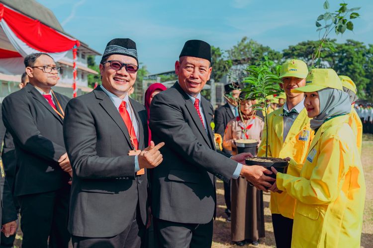 Penuh Keberagaman, Unnes Lantik 10.928 Maba