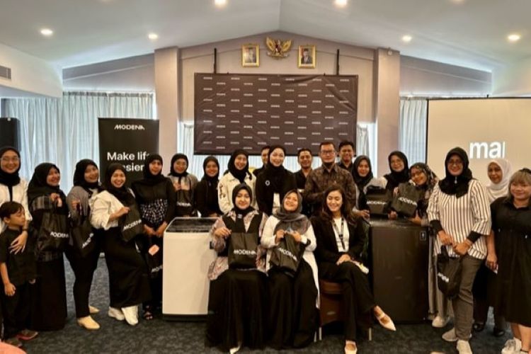 Bareng Mama-Mama Cantik Familia Yogya, Modena Kenalkan Mesin Cuci Pintar Baru