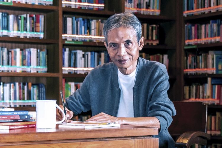 Joko Pinurbo Raih Penghargaan Achmad Bakrie 2023