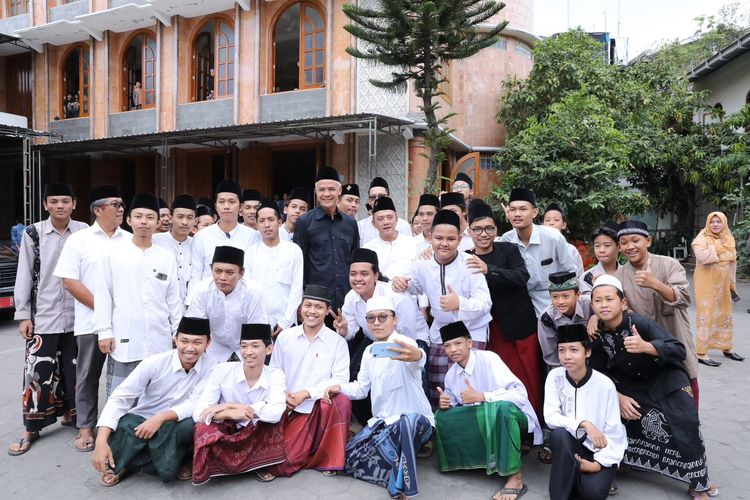 Ganjar Kunjungi Ponpes Al Munawwir Krapyak, Ajak Nahdliyin Jaga Keutuhan NKRI