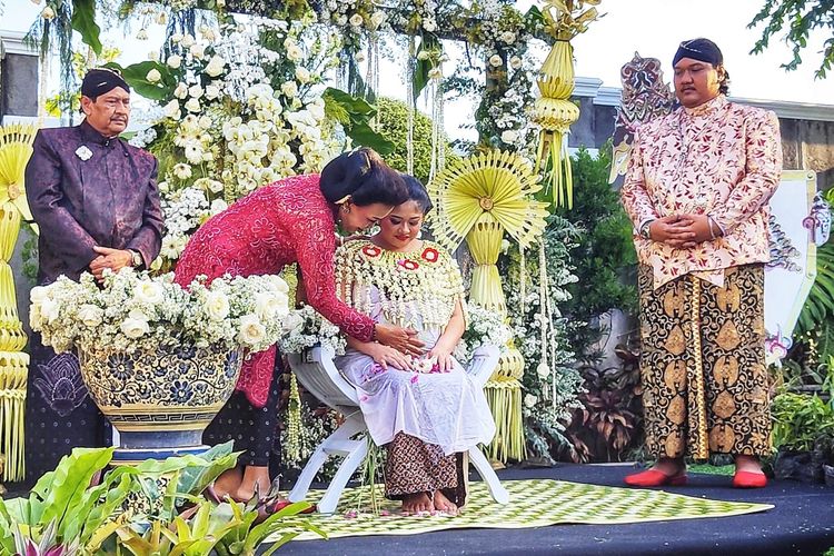 Ndarboy Genk dan Istri Mitoni di Pendopo Soimah, Langsung Bikin Lagu Berjudul Anak Lanang