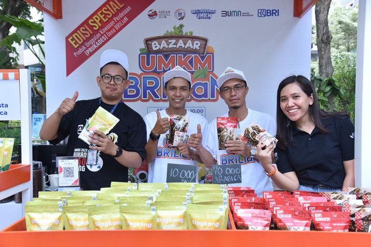 Pemberdayaan Desa BRILian BRI di Lereng Gunung Panjang Bogor Tumbuhkan Agrosiwata Kebun Kopi Desa Sirnajaya