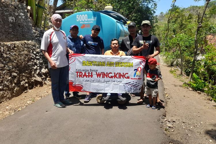 Mangayubagyo HUT ke-78 Kedaulatan Rakyat, Trah Wingking Bantu Air Bersih di Wilayah Kekeringan