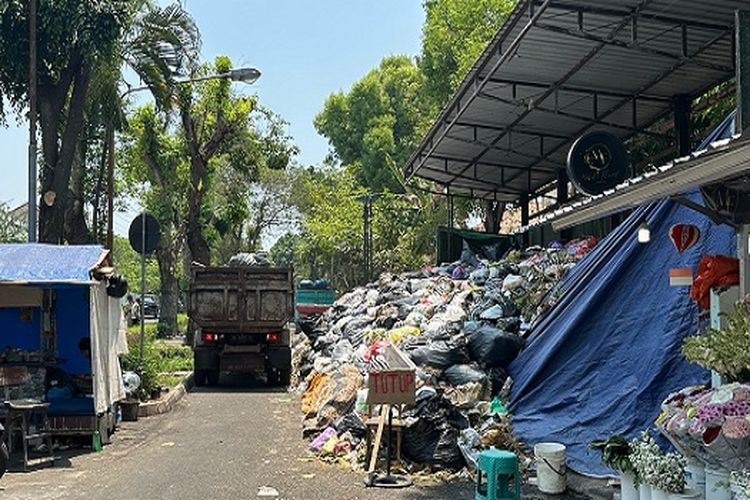 Depo Sampah Kotabaru Viral Jadi Ucapan HUT Kota Yogya, Pedagang Angkringan dan Bunga Curhat
