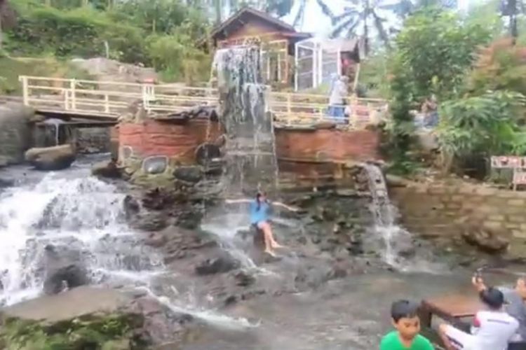 Air Terjun Umbulan Tanaka Destinasi Wisata Di Lereng Gunung Kawi Malang
