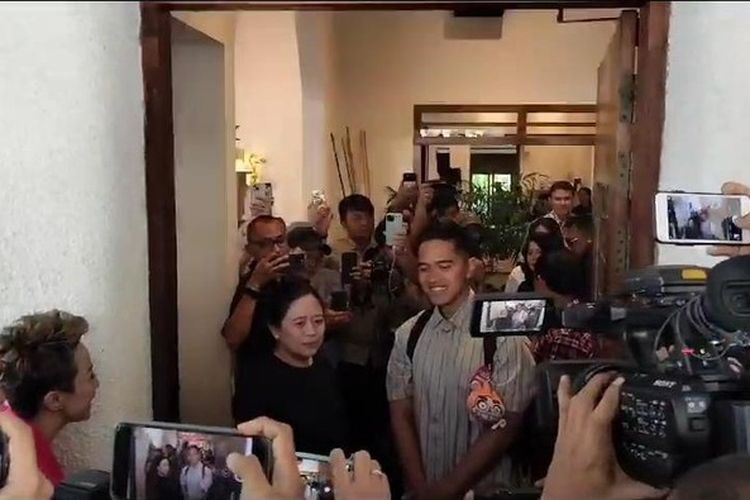 Kaesang Bertemu Puan Maharani di Menteng, Gendong Tas Ransel Hitam Dengan Boneka