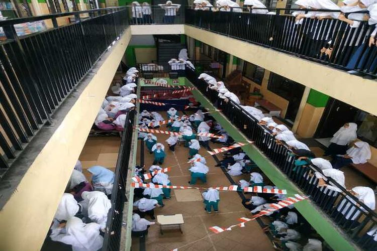 Spesial Hari Kemerdekaan Indonesia, MTs Attaraqqie Putri Kota Malang Meriahkan 17 Agustus dengan Lomba Seru