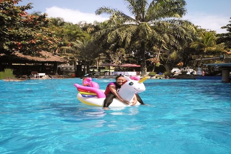 Kunjungi Wisata Kolam Renang Terbaik di Malang, View yang Indah Cocok Buat Sobat Genmuslim Healing!