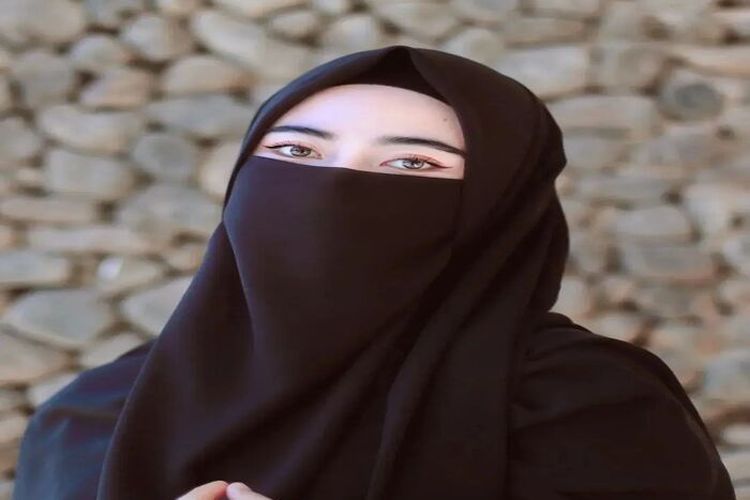 Adakah Perbedaan Antara Jilbab dengan Hijab? Muslimah Wajib Tahu, Simak Selengkapnya Di Sini!