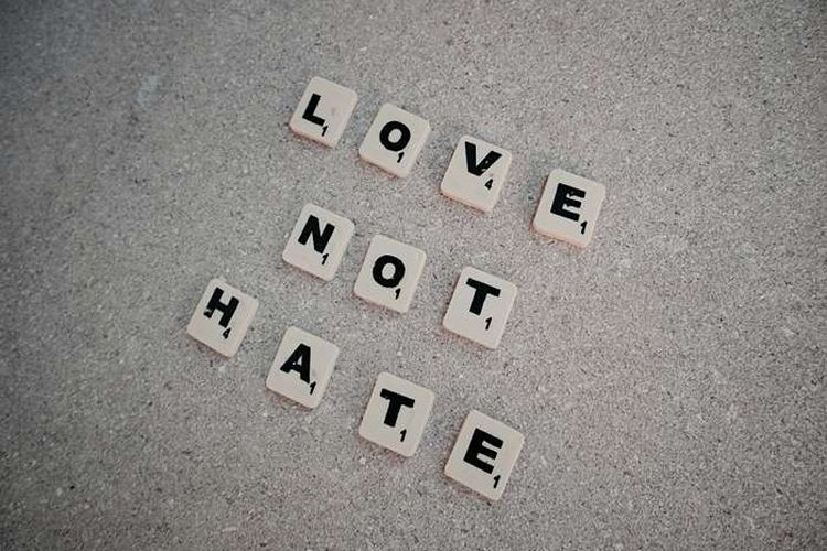 Cerpen Islami Dari Benci Jadi Sahabat Sejati: Sebuah Kisah Menyentuh Nabi Muhammad SAW dan Umar bin Khattab RA