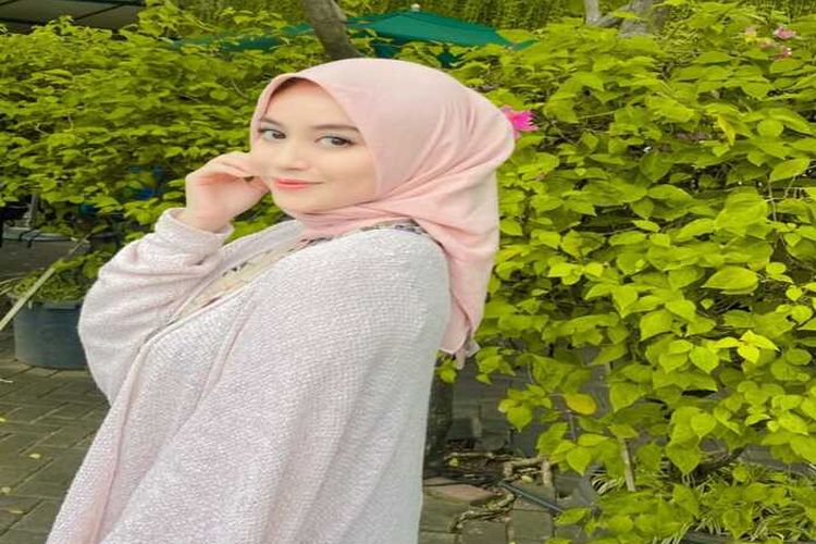 Kisah Inspiratif : Belajar Dari Nabilah JKT48, Teguh Dengan Keyakinannya Hingga Tolak Tawaran Endors !