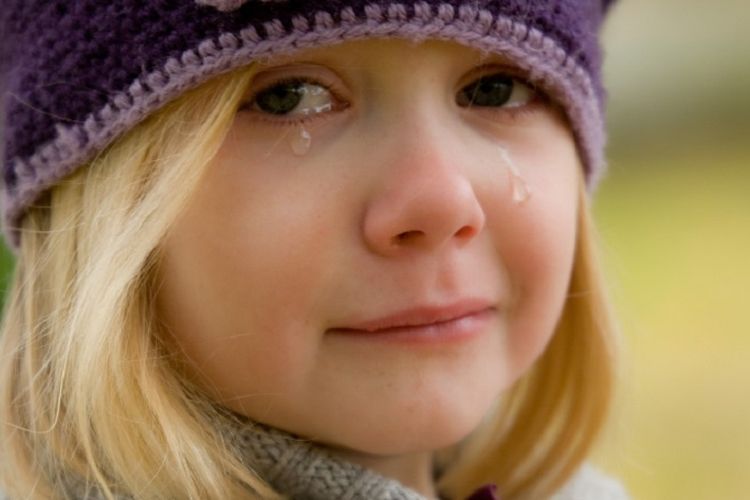 5 Kata-kata yang Seharusnya Diucapkan Orangtua untuk Anak, saat si Kecil Menangis