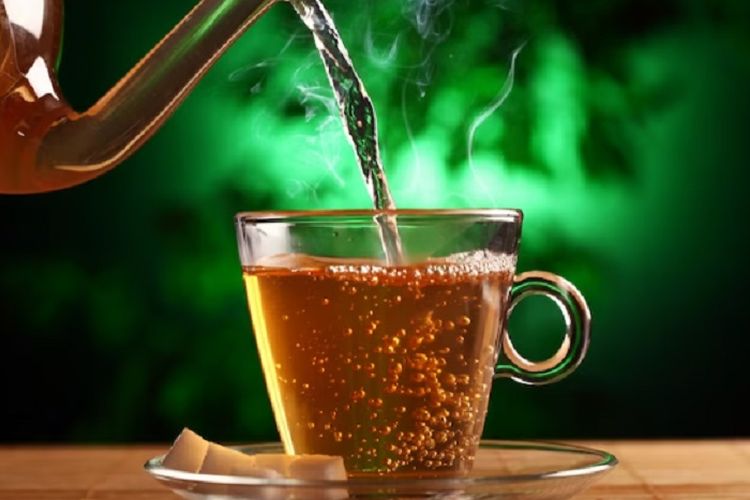 7 Manfaat Minum Teh Hangat untuk Kesehatan Anda