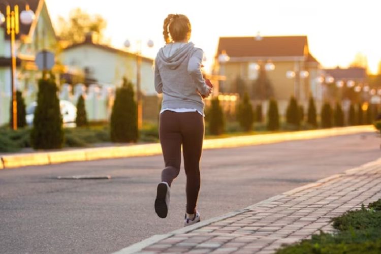6 Manfaat Lari Pagi Setiap Hari Bagi Kesehatan dan Kesejahteraan