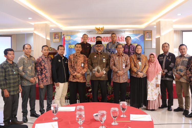 Sekda Provinsi Jambi Sudirman Buka Rakor Tarif Batas Atas dan Bawah Air Minum