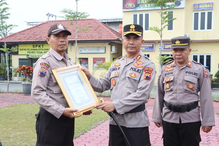 Polres Tegal Kota Gelar Upacara HUT ke 42 Satpam