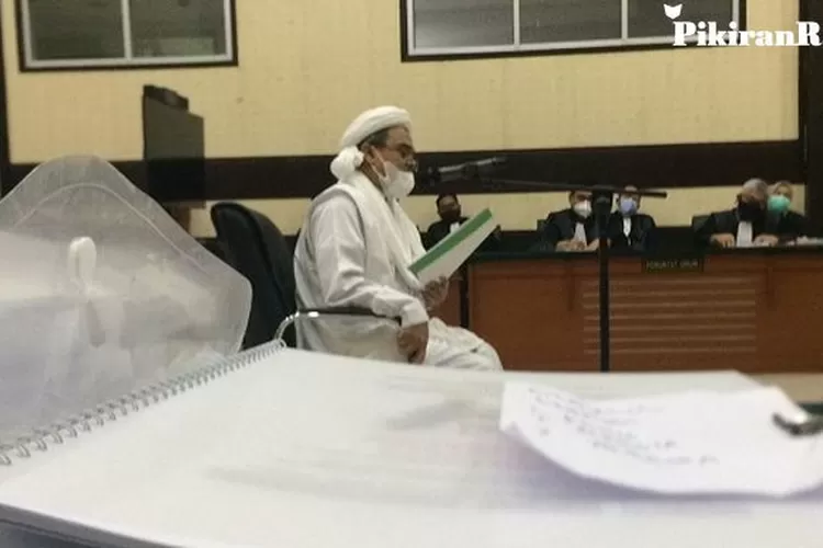 Habib Rizieq Shihab di PN Jakarta Timur. /Pikiran Rakyat/Aziz Yanuar/ Muhammad Rizky Pradilla