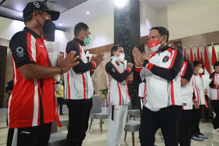 Menteri Pemuda dan Olahraga Republik Indonesia (Menpora RI) Zainudin Amali memastikan semua atlet, pelatih dan ofisial yang berangkat ke Olimpiade Tokyo 2020 akan mendapat apresiasi dari pemerintah. Terutama para atlet yang sudah menyumbangkan medali untuk Indonesia dalam ajang olahraga paling bergengsi di dunia tersebut.(foto:putra/kemenpora.go.id) (kemenpora.go.id)
