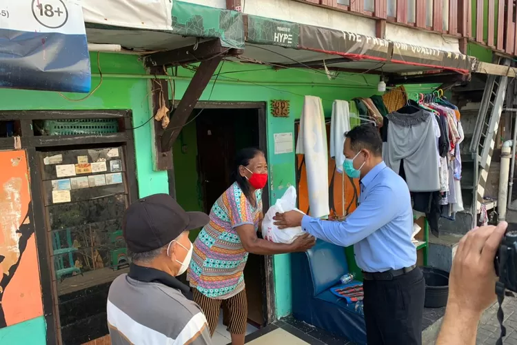 Yayasan Kesehatan Telogorejo, PORINTI dan Komunitas Tionghoa Semarang kembali membagikan 1000 paket sembako untuk warga terdampak Covid-19./doc. Yayasan Kesehatan Telogorejo/