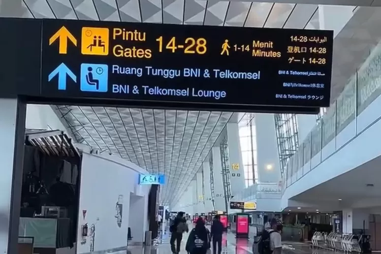 Ilustrasi keadaan di bandara Soekarno Hatta Jakarta (11/8/2021).  (ANTARA/Hreeloita Dharma Shanti)